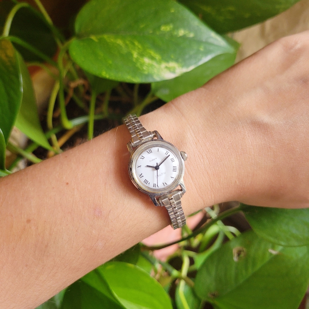 Vintage Timex Silver Numerals Dainty Classic Stretch Watch